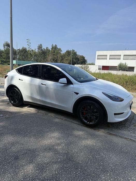 Usado 2023 Tesla Model Y Standard Range SUV | € 31.000 - Imagem 1/4