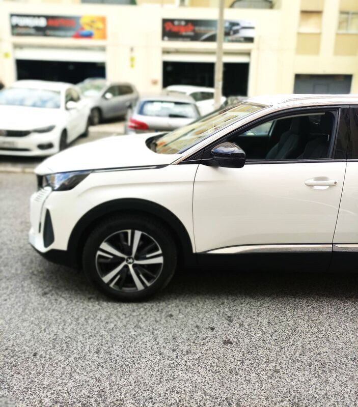 Branco Usado 2022 Peugeot 5008 Active Monovolume | € 28.000 (Preço justo) - Imagem 1/4