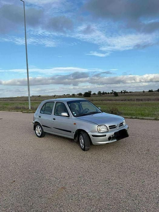 Usado Nissan Micra SE 75 HP (55 kW) 1999 Citadino