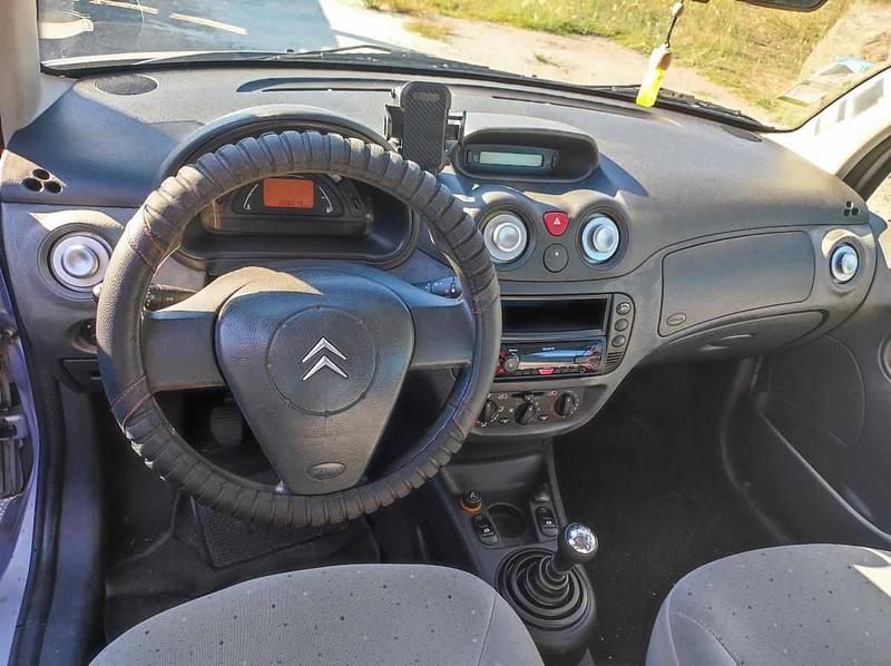 Cinzento Usado 2004 Citroën C3 Citadino | € 5.000 - Imagem 1/4