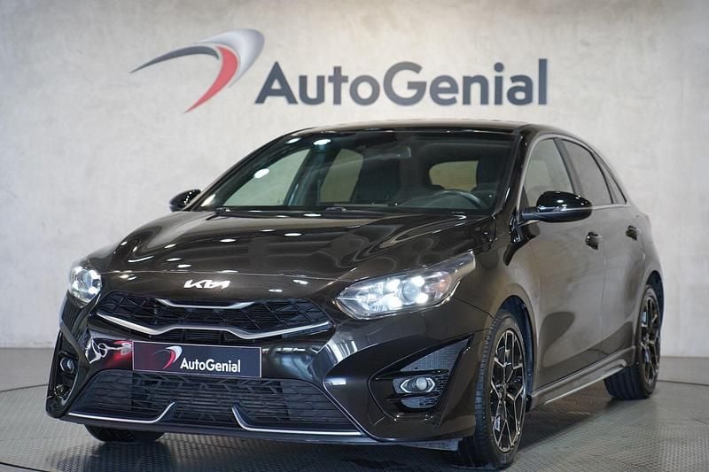 Preto Usado 2022 Kia Ceed GT GT-Line Citadino | € 22.990 (Preço justo) - Imagem 1/4