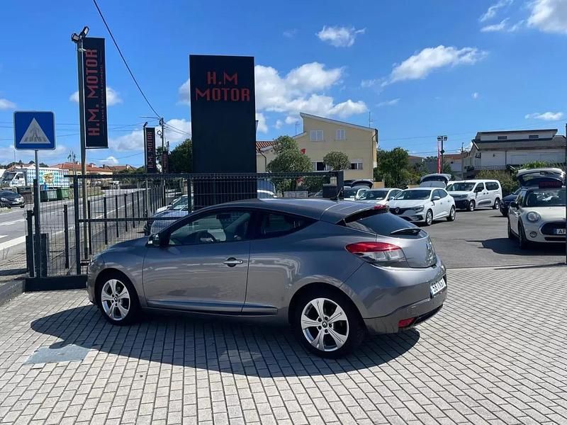Usado Renault Mégane Coupé Dynamique 110 HP (80 kW) 2011 Cinzento Coupé