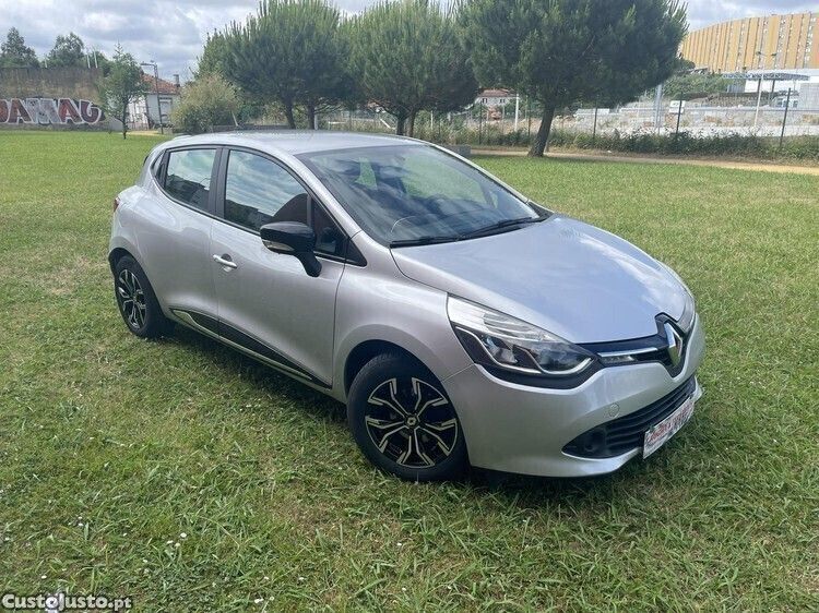 Cinza Usado 2013 Renault Clio IV Zen | € 8.500 (Bom preço) - Imagem 1/1