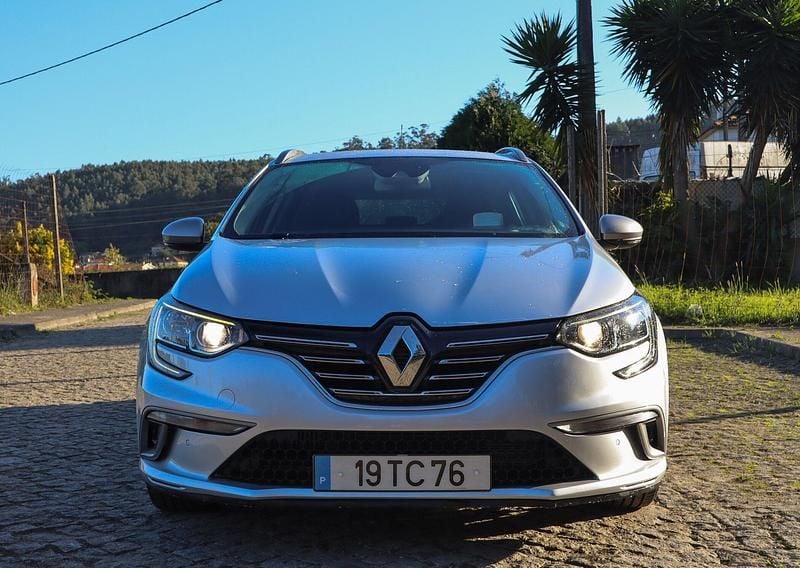 Cinza Usado 2017 Renault Mégane GrandTour Zen Carrinha | € 14.950 (Preço elevado) - Imagem 1/4