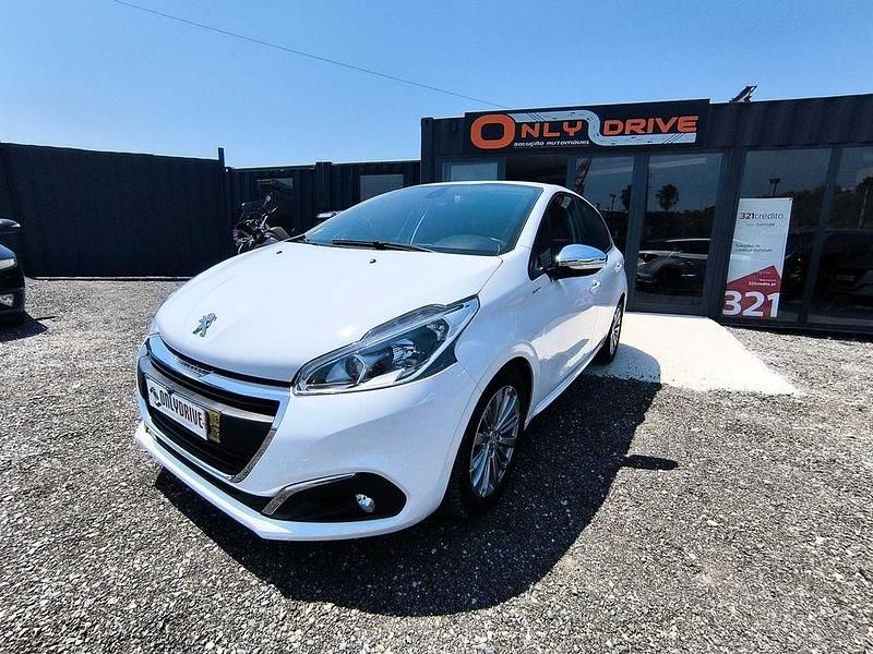 Usado 2018 Peugeot 208 Style Citadino | € 11.275 (Preço justo) - Imagem 1/4