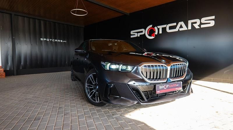 Cinza Usado 2024 BMW 520 Performance Coupé | € 53.490 (Caro) - Imagem 1/4
