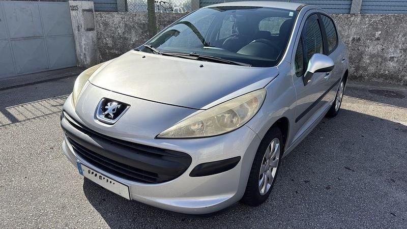 Usado 2008 Peugeot 207 Sedan | € 4.950 (Preço elevado) - Imagem 1/4