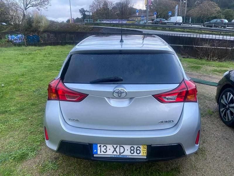 Usado Toyota Auris 90 HP (66 kW) 2014 Cinzento