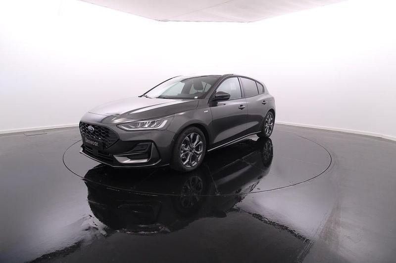 Cinzento Usado 2023 Ford Focus | € 26.900 (Preço justo) - Imagem 1/4