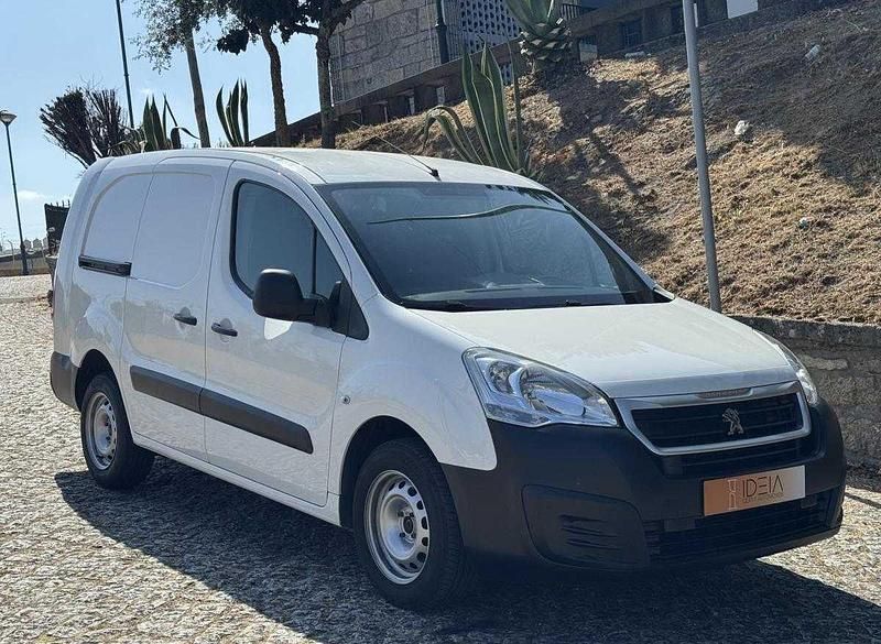 Branco Usado 2017 Peugeot Partner Monovolume | € 12.750 (Preço elevado) - Imagem 1/4