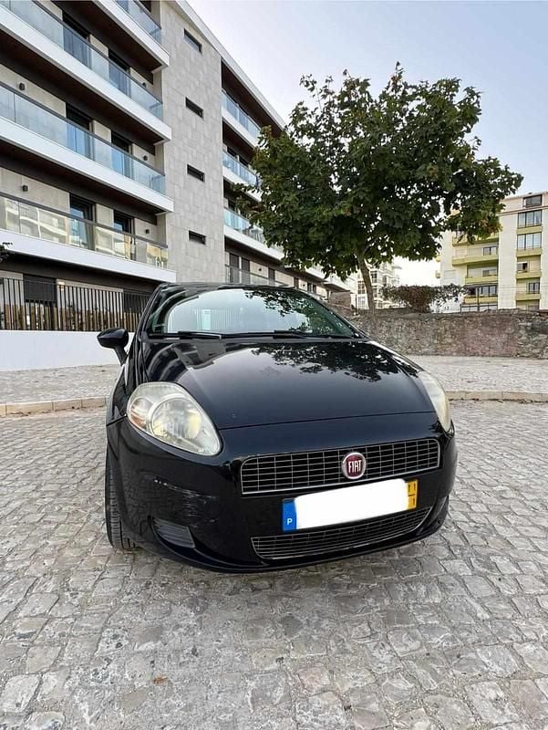 Preto Usado 2011 Fiat Punto Citadino | € 3.500 (Bom preço) - Imagem 1/4
