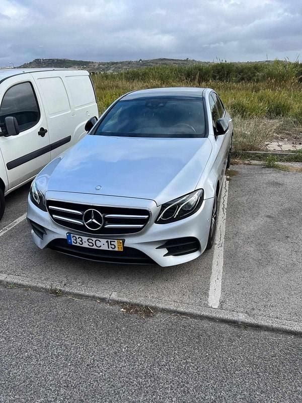 Usado Mercedes E220 194 HP (142 kW) 2016 Cinzento Sedan