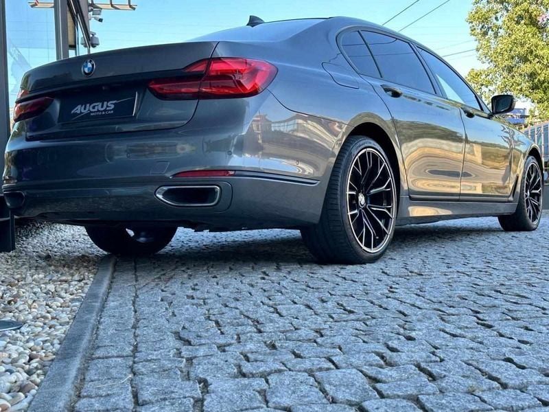 Usado BMW 740 iPerformance 326 HP (239 kW) 2018 Cinza Sedan