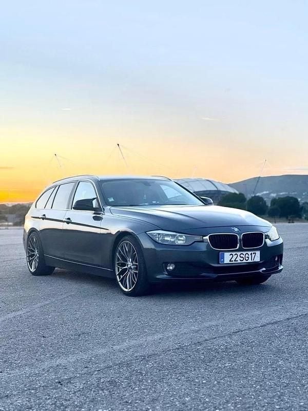 Cinza Usado 2013 BMW 320 Luxury Line Carrinha | € 11.900 (Preço justo) - Imagem 1/4