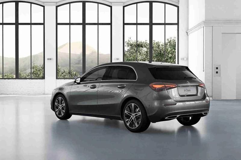 Cinzento Novo 2025 Mercedes A200 Citadino | € 47.525 (Preço elevado) - Imagem 1/4