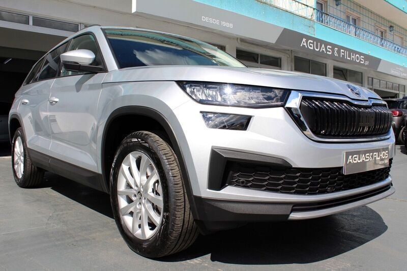 Cinza Usado 2023 Skoda Kodiaq Ambition SUV | € 38.990 (Preço justo) - Imagem 1/4