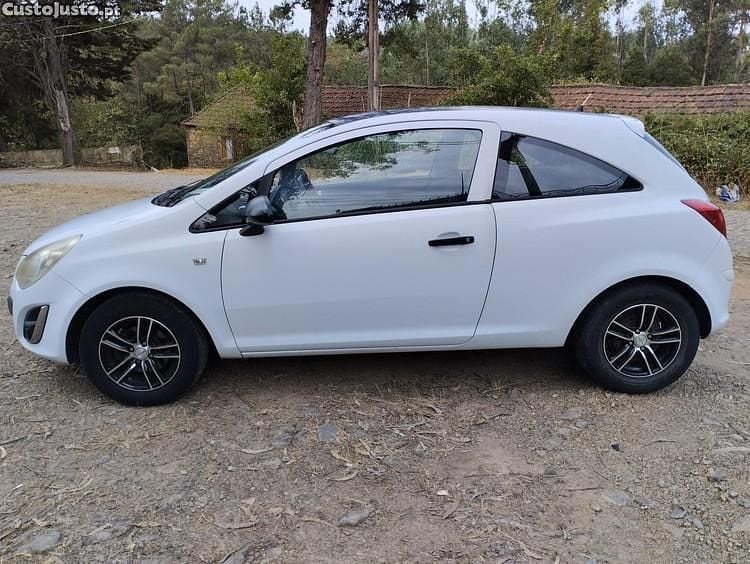 Branco Usado 2012 Opel Corsa Sport | € 4.999 (Bom preço) - Imagem 1/1