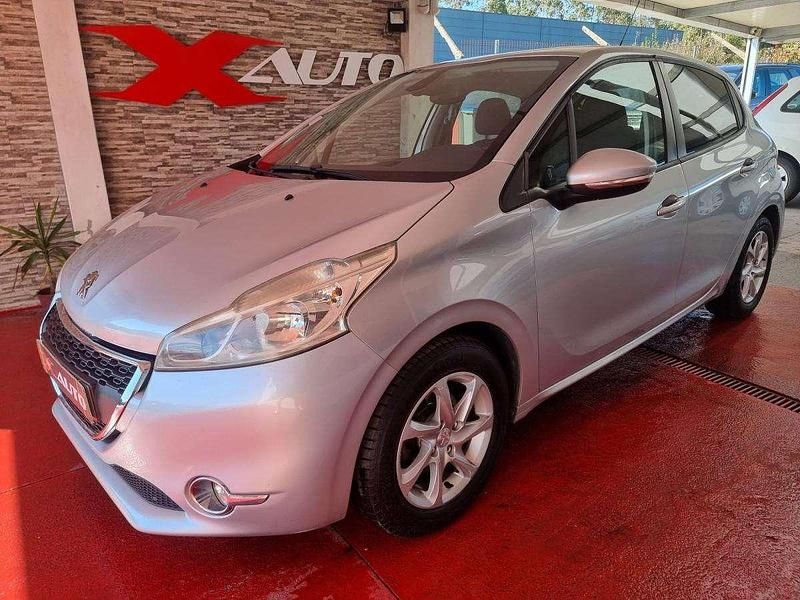 Cinza Usado 2014 Peugeot 208 Active Citadino | € 7.999 (Super Preço) - Imagem 1/4
