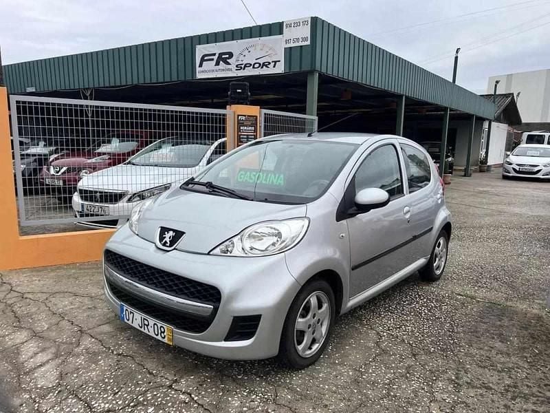 Cinza prata Usado 2010 Peugeot 107 Active Citadino | € 4.950 (Preço justo) - Imagem 1/4