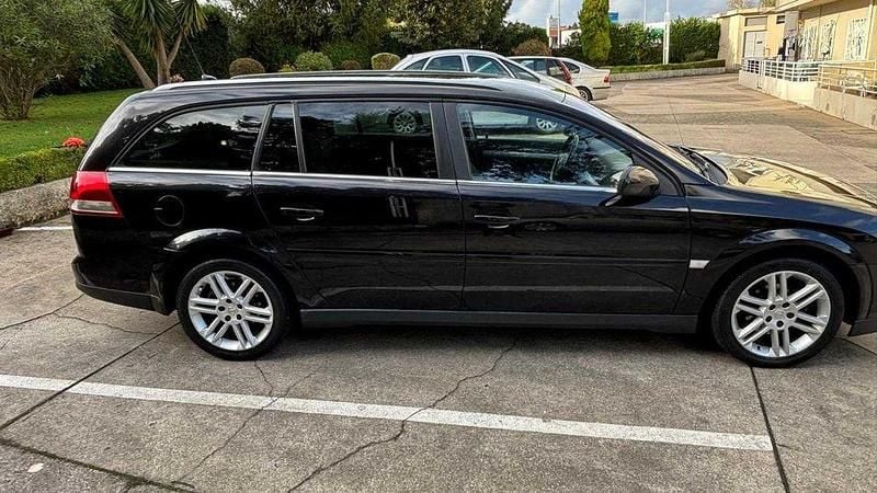 Usado Opel Vectra 150 HP (110 kW) 2004 Preto Sedan