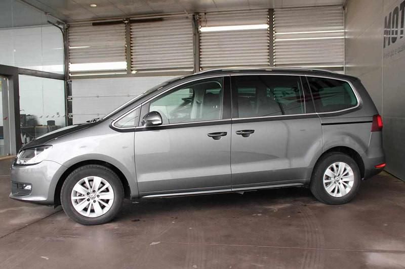 Usado VW Sharan 150 HP (110 kW) 2020 Cinzento Monovolume