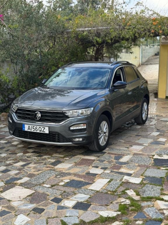 Usado VW T-Roc Style 110 HP (80 kW) 2021 Cinza SUV