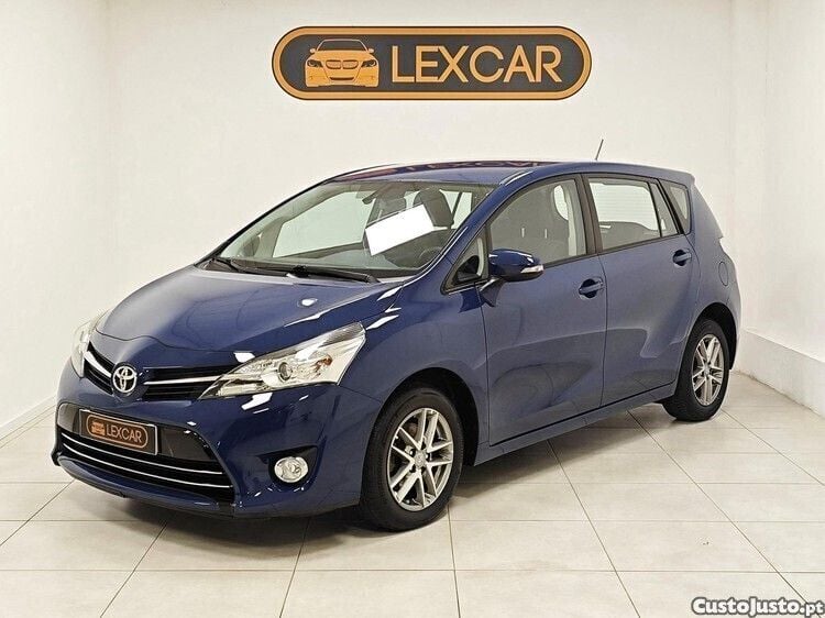 Azul Usado 2015 Toyota Verso Comfort Monovolume | € 12.500 - Imagem 1/1
