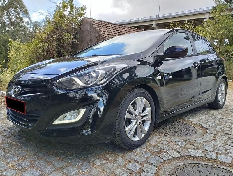 Preto Usado 2012 Hyundai i30 Comfort | € 6.999 (Preço justo) - Imagem 1/4