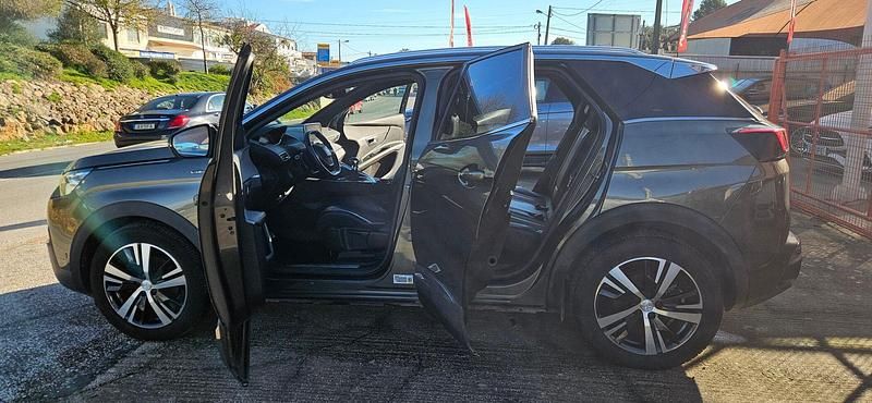 Usado Peugeot 3008 GT-line 130 HP (95 kW) 2018 Verde SUV