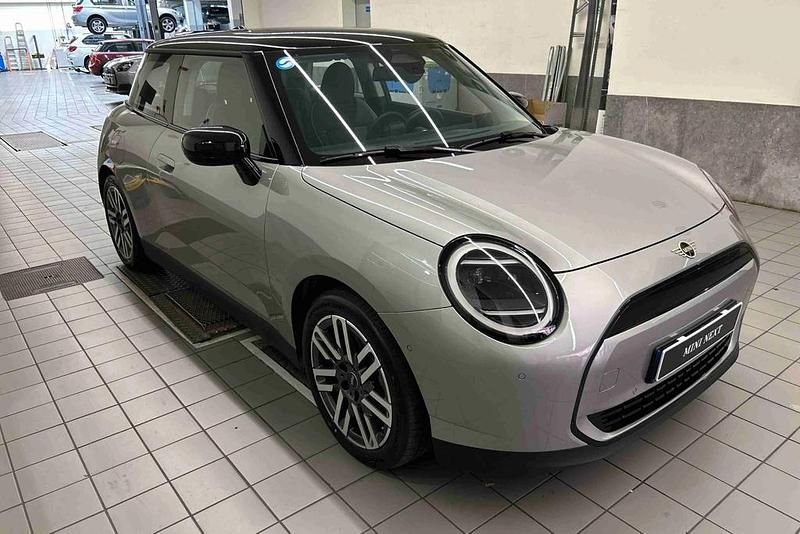 Cinzento Usado 2024 Mini Cooper Classic Citadino | € 30.900 (Caro) - Imagem 1/4