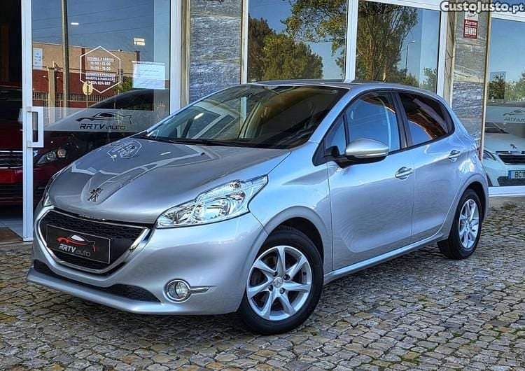 Cinza Usado 2013 Peugeot 208 Active Citadino | € 8.450 (Preço justo) - Imagem 1/1