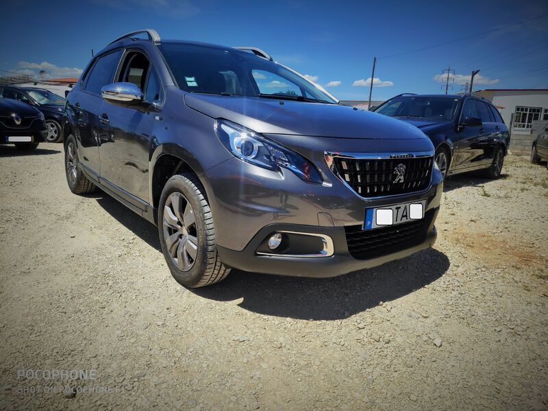 Cinzento Usado 2017 Peugeot 2008 Style SUV | € 14.000 (Preço justo) - Imagem 1/4