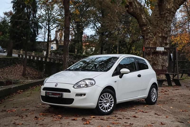 Branco Usado 2014 Fiat Punto Citadino | € 7.490 (Caro) - Imagem 1/4