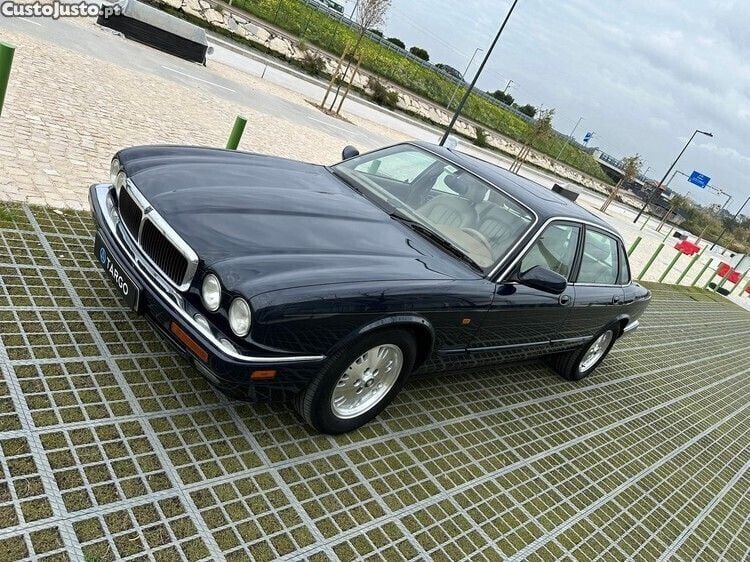 Usado Jaguar XJ 219 HP (161 kW) 1997 Azul Sedan