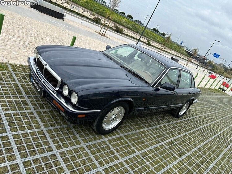 Azul Usado 1997 Jaguar XJ Sedan | € 18.900 - Imagem 1/1