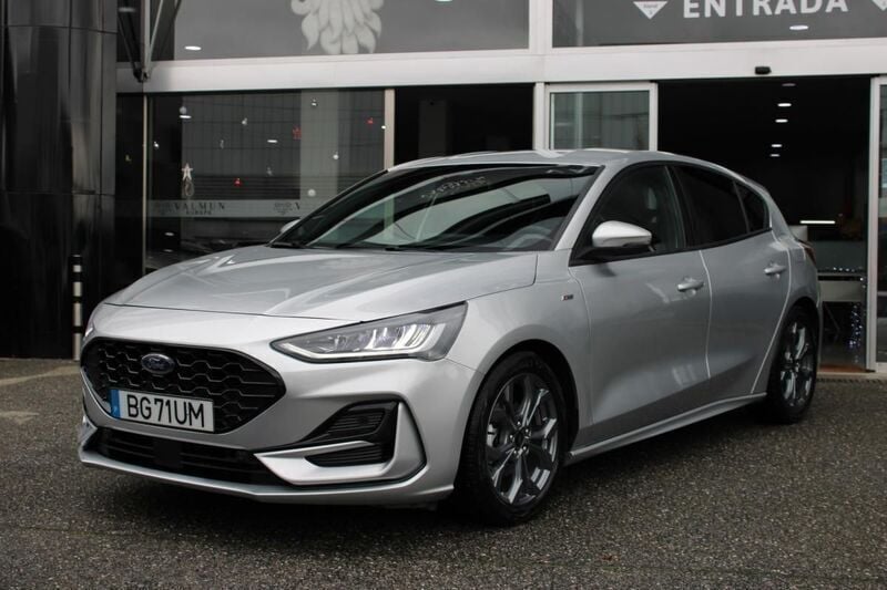 Usado Ford Focus ST-Line 125 HP (91 kW) 2024 Cinzento Citadino