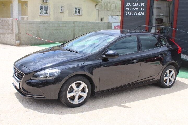Usado Volvo V40 Momentum 115 HP (84 kW) 2014 Preto Carrinha