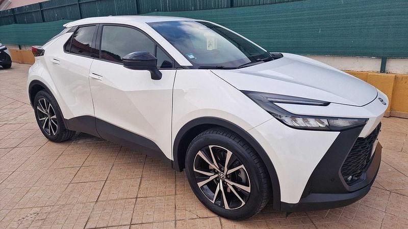 Usado 2024 Toyota C-HR Business Edition SUV | € 37.500 - Imagem 1/4