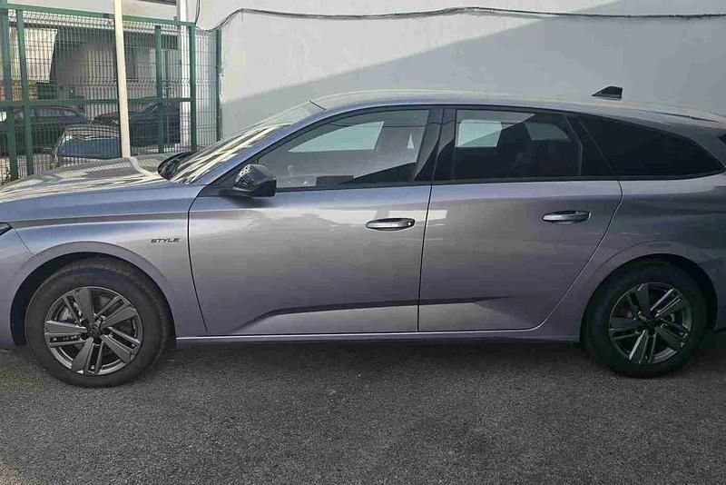 Cinzento Usado 2025 Peugeot 308 Style Carrinha | € 30.500 - Imagem 1/4