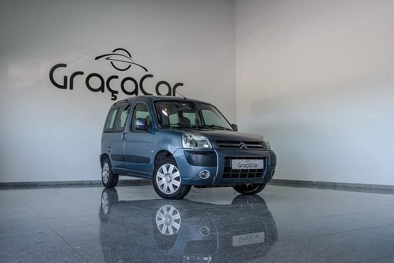 Azul Usado 2007 Citroën Berlingo XTR Monovolume | € 7.900 - Imagem 1/4