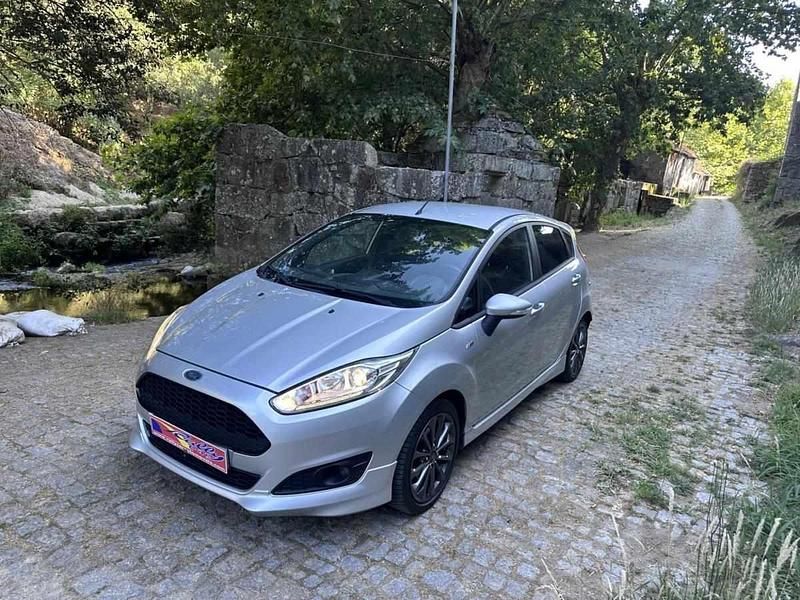 Usado Ford Fiesta 100 HP (73 kW) 2017 Cinzento Citadino