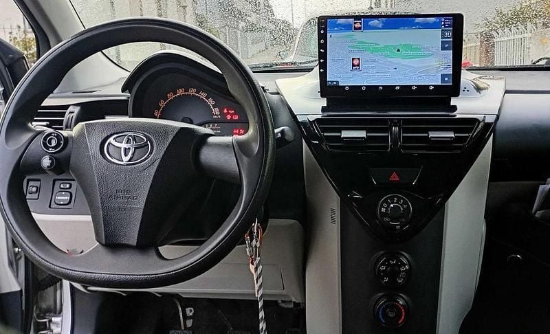 Usado Toyota iQ 68 HP (50 kW) 2011 Citadino