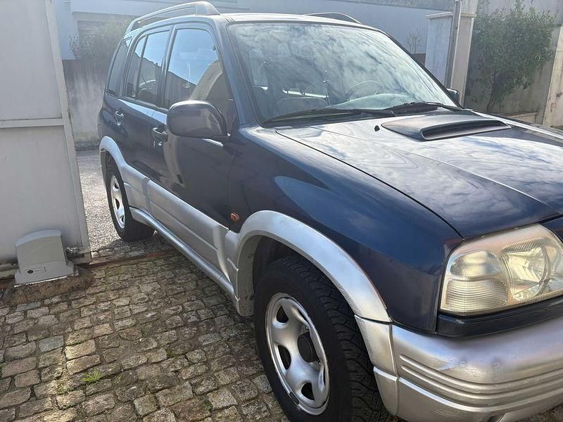 Usado Suzuki Grand Vitara 90 HP (66 kW) 2000 Sedan