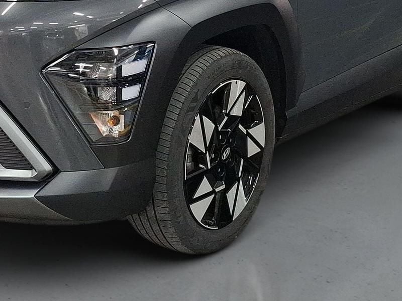 Usado Hyundai Kauai Premium 100 HP (73 kW) 2025 Ecotronic gray/black roof (metalizado) SUV