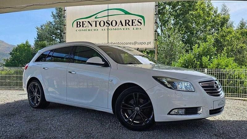 Branco Usado 2011 Opel Insignia Cosmo Sedan | € 12.490 - Imagem 1/4