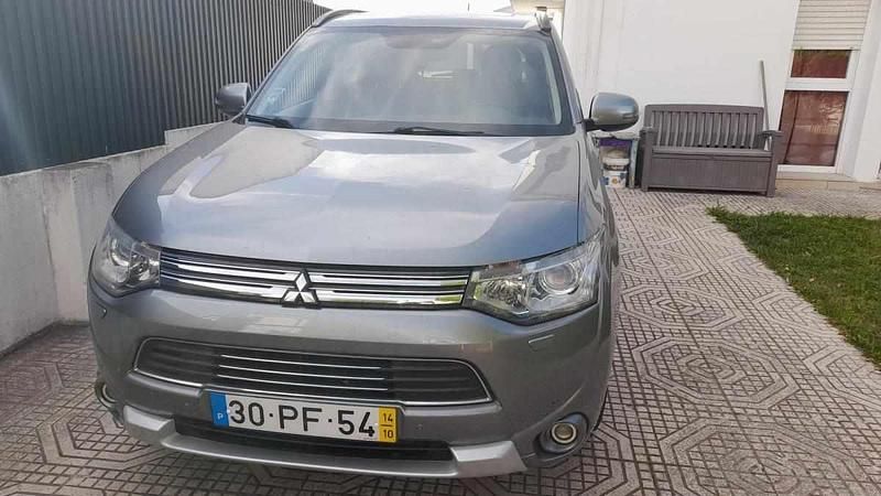 Cinzento Usado 2014 Mitsubishi Outlander SUV | € 13.500 (Preço justo) - Imagem 1/4