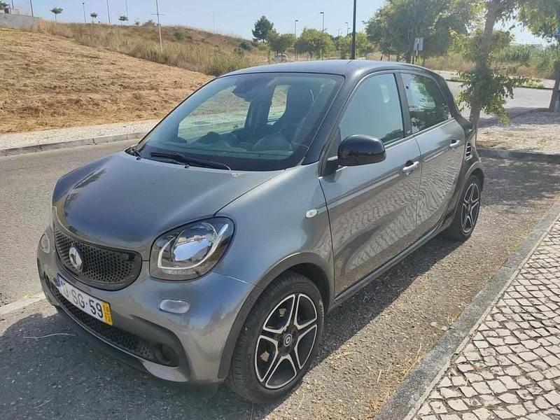 Cinzento Usado 2016 Smart ForFour Citadino | € 10.500 (Preço justo) - Imagem 1/4
