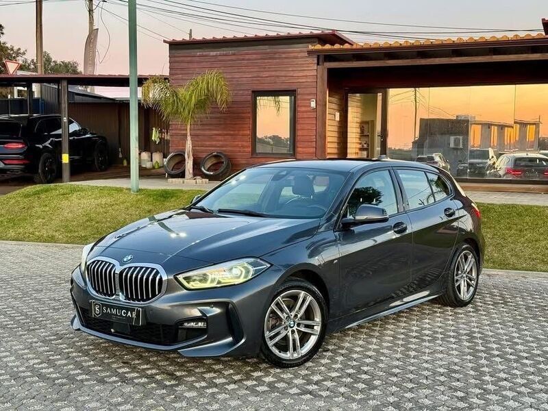 Cinzento Usado 2020 BMW 116 Sport Line Citadino | € 19.990 (Preço justo) - Imagem 1/4