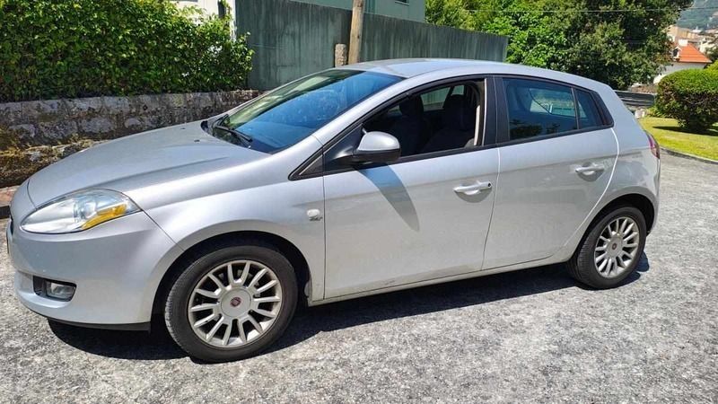 Cinzento Usado 2009 Fiat Bravo Citadino | € 8.000 (Caro) - Imagem 1/4