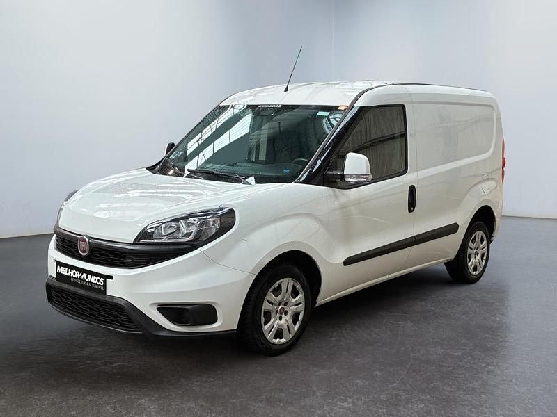Branco Usado 2022 Fiat Doblò Lounge Monovolume | € 14.990 (Caro) - Imagem 1/4